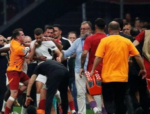 Galatasaray’ın maçında saha bir anda karıştı! – Son dakika Galatasaray haberleri