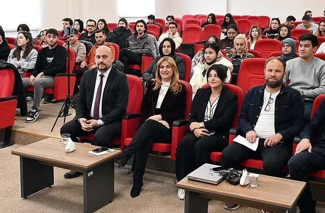 Afyon Kocatepe Üniversitesi’nde ETicaret ve Sosyal Medya Yönetimi Konferansı Düzenlendi