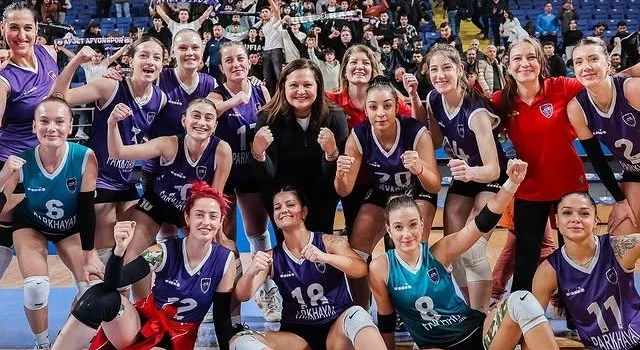 Afyon Belediye Yüntaş Voleybol Takımı Kocaeli İzmit Spor’u Mağlup Etti ve Liderliğe Yükseldi